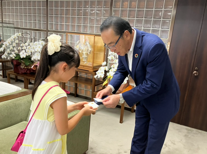 頭取と名刺交換